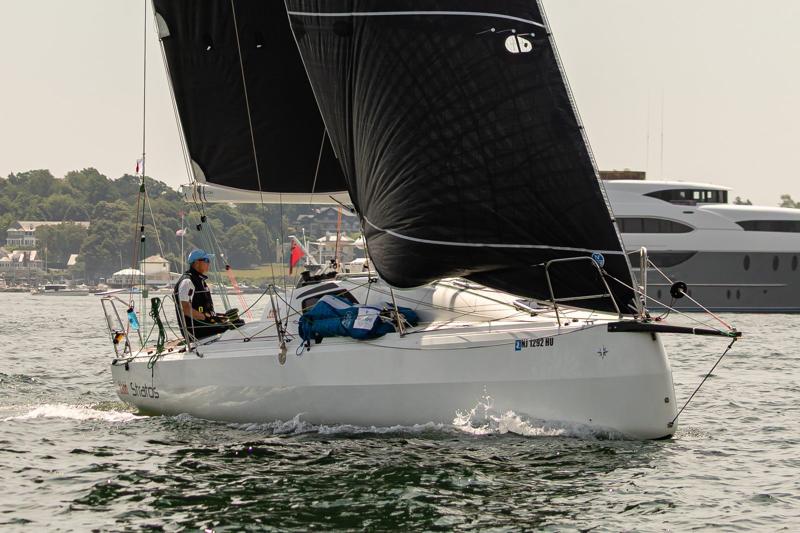 Close-up from the quarter — Stratos powering upwind